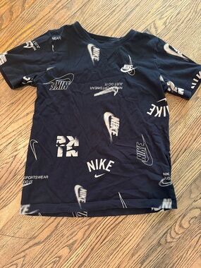 Nike Boys black Logo Short Sleeve Tee